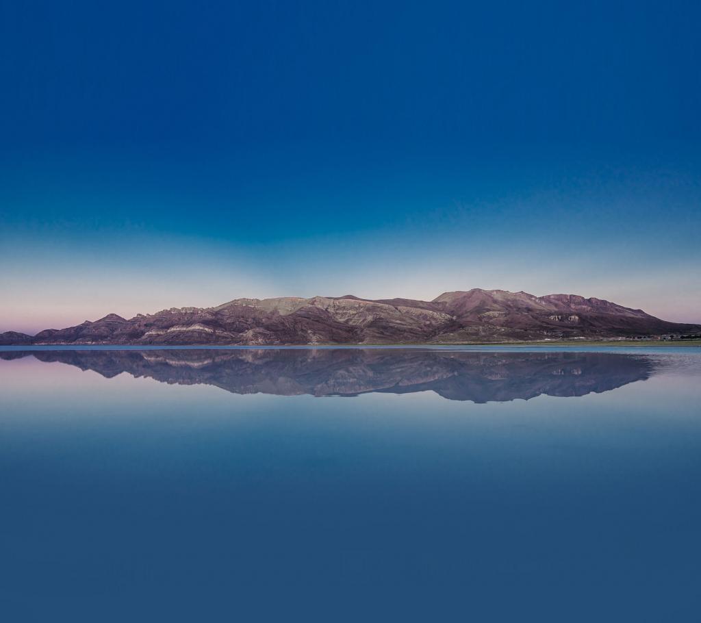 水天一色的湖光景色 高清图片 Ipad壁纸