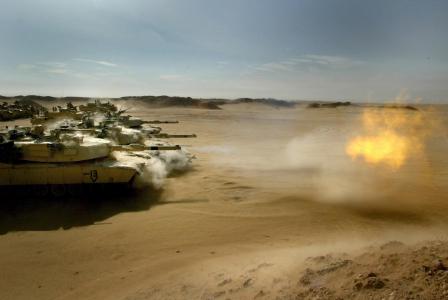 坦克在沙漠壁紙