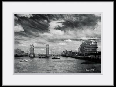 伦敦塔桥和天空壁纸