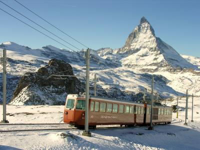 在瑞士壁纸的山火车