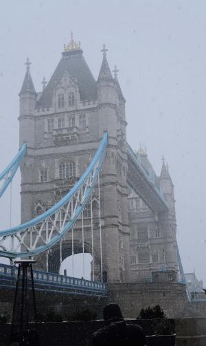 伦敦塔桥唯美迷人雪景