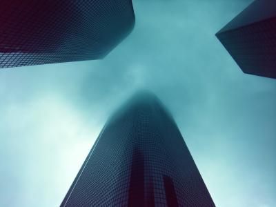 摩天大楼在雾壁纸