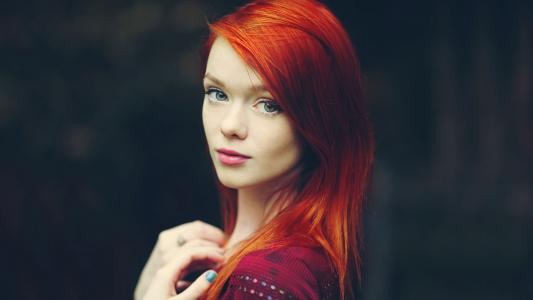 可爱的红发女孩高清壁纸